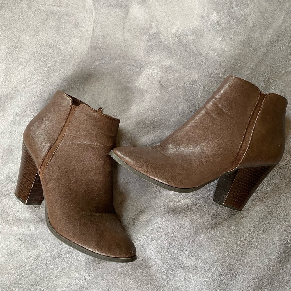 Brown booties size 8 1/2